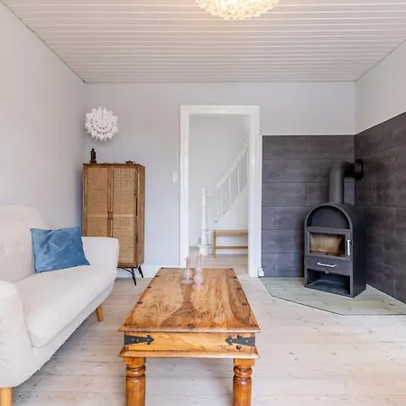 Muremestervilla Ved Hav Og Skov منزل ريفي Stubbekøbing