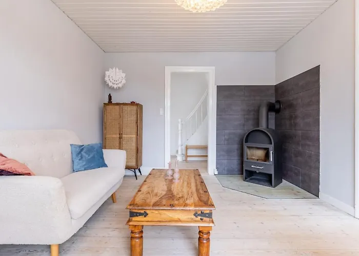 Muremestervilla Ved Hav Og Skov Séjour à la campagne Stubbekøbing